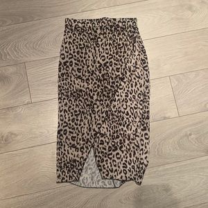 Size 0 Pretty Little Thing Leopard Skirt (With Slit)